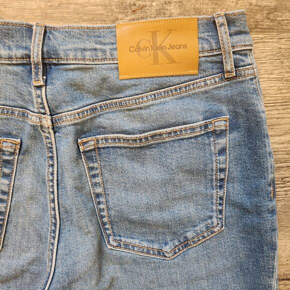 Calvin Klein Womans Vintage Straight Mid Rise Denim size 30 - Picture 5 of 5